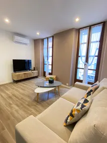 T2 heart of the city + Air conditioning + Wifi + 2 min to the beaches - Image 3
