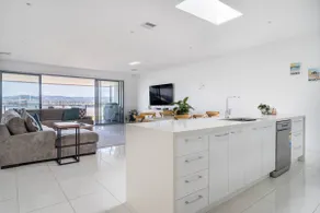 Helm House - A Contemporary Coastal Group Retreat - Image 4
