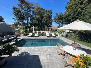 Lovely home by the beach in coveted Lordship - Image 3