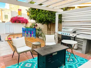 Retro Lounge | Family-friendly, Arcade Games+Patio - Image 2