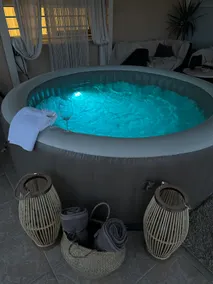 Luxury suite with Jacuzzi - Image 3