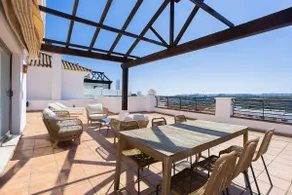 Luxury penthouse escape in the sky, near the beach - Image 2