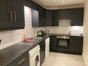 Carrick - Town Centre Apartment - Image 4