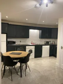 Carrick - Town Centre Apartment - Image 2