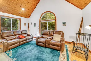 3BR Dog Friendly Near Ski | W/D | Streaming - Image 3