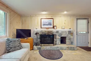 Classic 3BR Mountainview Dog Friendly - Image 3