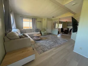 Hillside retreat with bay view, pet friendly - Image 4