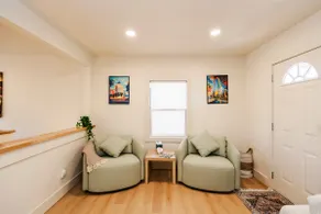 St. Louis Blue: Stylish 4 Bedroom Family Home - Image 4