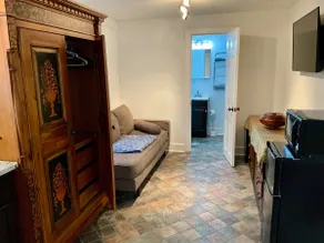 Charming Studio in the Heart of Springfield - Image 4