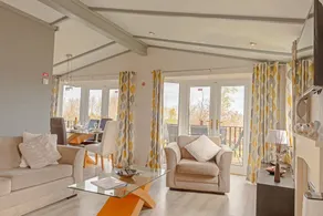 Lake Lodge Retreat - Image 2