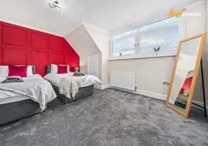 Luxury 4-Bed Home in Central Gretna - Image 5