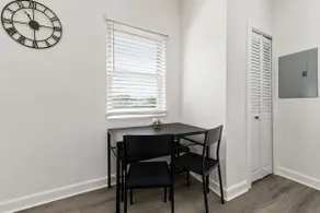 Luxury Cottage: Marshall, St. Mary’s, Downtown - Image 5