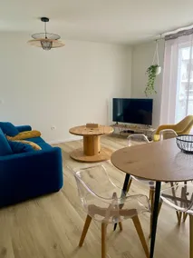 Beautiful apartment with terrace and parking - Image 2