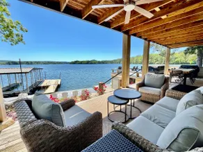 Lakeside Luxury: 5BR 4BA/10+bed, Dock, Hot Tub, + - Image 3