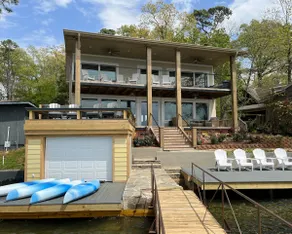 Lakeside Luxury: 5BR 4BA/10+bed, Dock, Hot Tub, + - Image 4