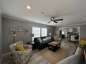 Pet-friendly home close to downtown - Image 5