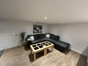 Danton Lodge - Image 4