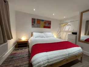 Danton Lodge - Image 3