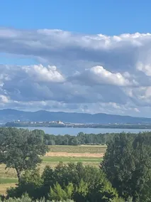 Lakeview farmhouse - Starlink - Stunning Views - Image 2