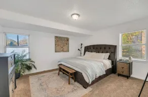 Cozy home w Fire pit! 5 miles to Stockyards - Image 4