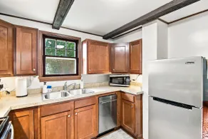 ColorHouse | 1mi Mayo, Fully Fenced Yard, Pets OK - Image 4