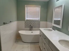 Charming Home Spacious Yard, 25 min to Beach - Image 3