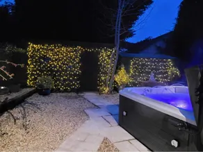 Elckys HOT TUB Holiday Lodge York - Image 5