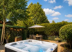 Elckys HOT TUB Holiday Lodge York - Image 4