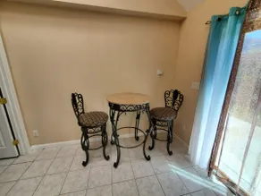 Cozy private apartment (Free Private Parking) - Image 5