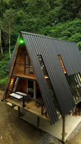 Chalet with 2 bedrooms, hydro, fireplace and waterfall - Image 2
