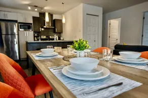 Modern 3BR 4beds apartment AC WiFi Free Parking - Image 3