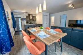 Modern 3BR 4beds apartment AC WiFi Free Parking - Image 2