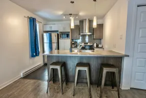 Modern 3BR 4beds apartment AC WiFi Free Parking - Image 5