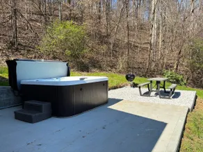 Hot tub! Fire Pit! Picnic area! Grill! View? @RRG - Image 3