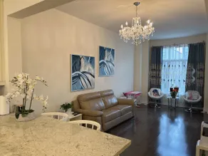 Modern Townhome In Maple - Image 2