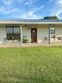 2-bedroom home on acreage. Open space/high ceiling - Image 2