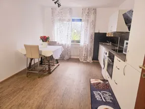 South-facing flat - Image 3
