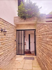 South-facing flat - Image 4