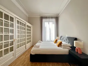 Luxury Central - 4 bedroom - 2 bathroom - Image 4