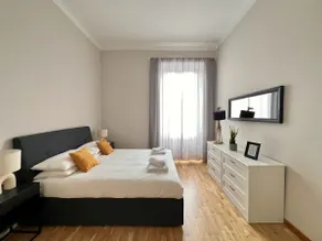 Luxury Central - 4 bedroom - 2 bathroom - Image 5