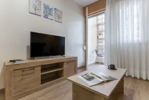 Vigo Bay, Apartment with queen bed and double bed - Image 2
