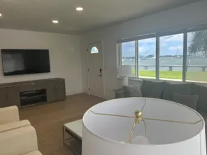Beautiful condo with waterviews 3 miles from beach - Image 4
