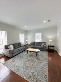 Quiet home in heart of BR! - Image 2