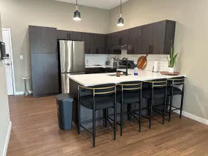 Upscale 1 Bedroom Apt - Pool/Hot Tub/Gym/EV - Image 4