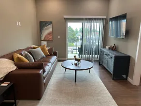 Upscale 1 Bedroom Apt - Pool/Hot Tub/Gym/EV - Image 2