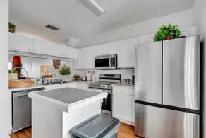 Spacious Gated Townhome w/Pool Access Near Beaches - Image 2