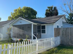Quiet & comfy stay in 2-bedroom house - big yard - Image 3