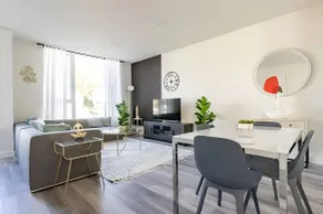 3BR Townhouse | Balcony | Seattle | Sophari Home L - Image 4