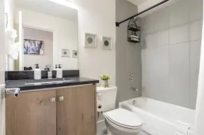 3BR Townhouse | Balcony | Seattle | Sophari Home L - Image 3