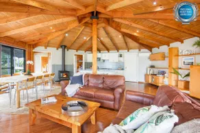 Hidden Orchard - Pet Friendly - 4 Mins Walk to Beach - Image 2